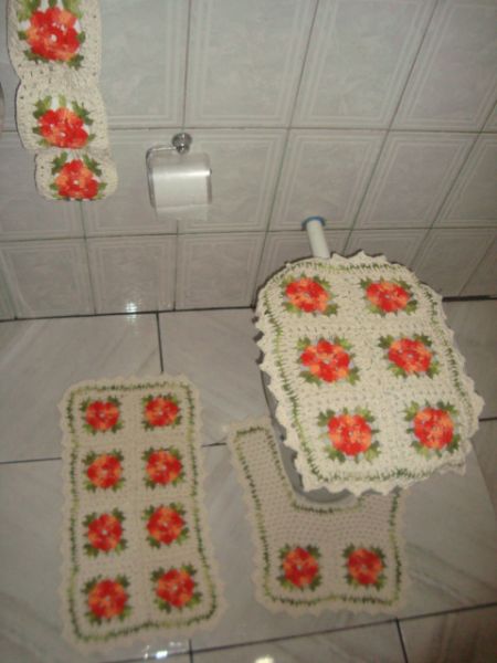 JOGO DE BANHEIRO CROCHÊ